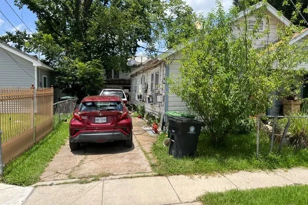 833 WILKES ST