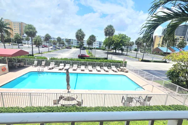3200 NE 7TH CT 202B