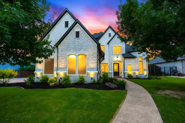 502 CLEAR VISTA DR