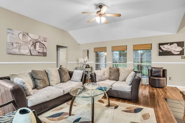 412 GLENBROOK DR