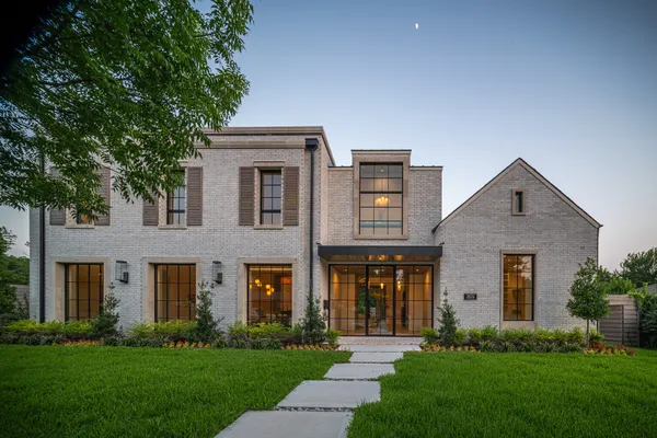 3832 CABANA LN