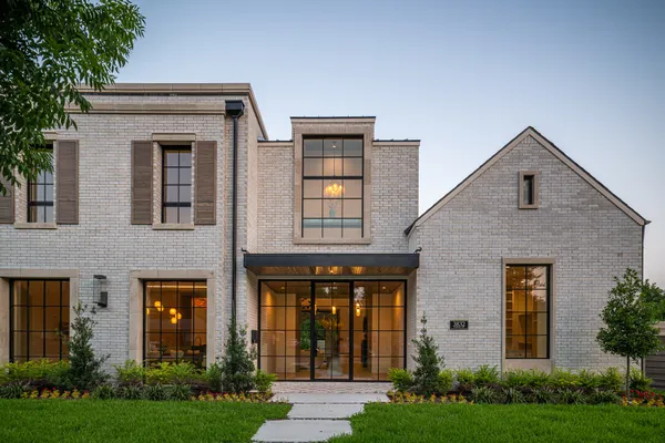 3832 CABANA LN