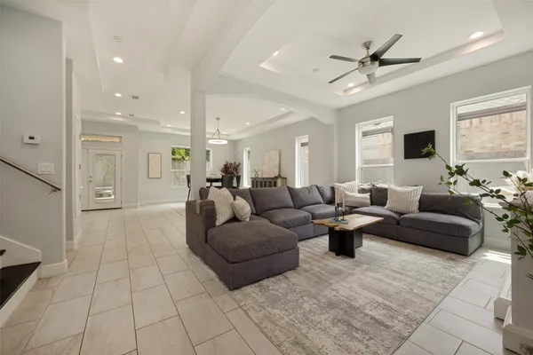 110 CEDAR LN