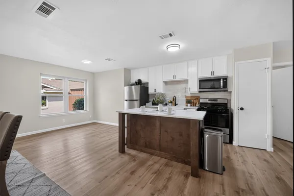 3919 RIDGEOAK WAY