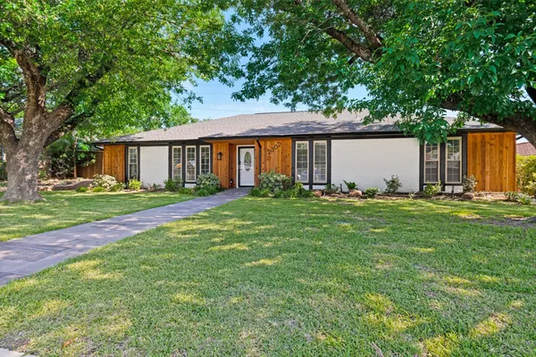 2302 GREENHILL DR