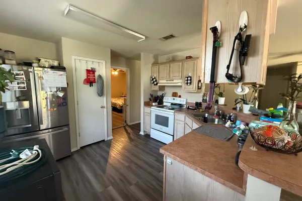 4017 DEVONAIRE DR