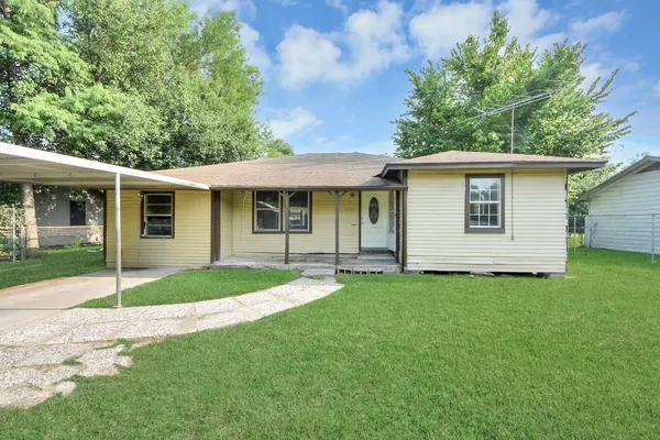 117 E WITCHER LN