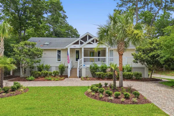 366 LAKESHORE DR