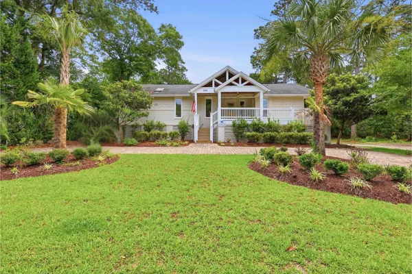 366 LAKESHORE DR