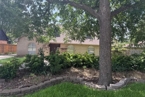 2904 BRIDAL WREATH LN