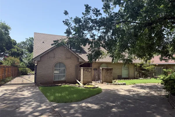 2904 BRIDAL WREATH LN