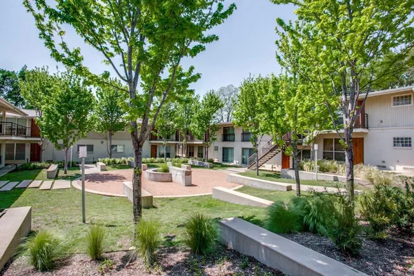 4616 W LOVERS LN 119
