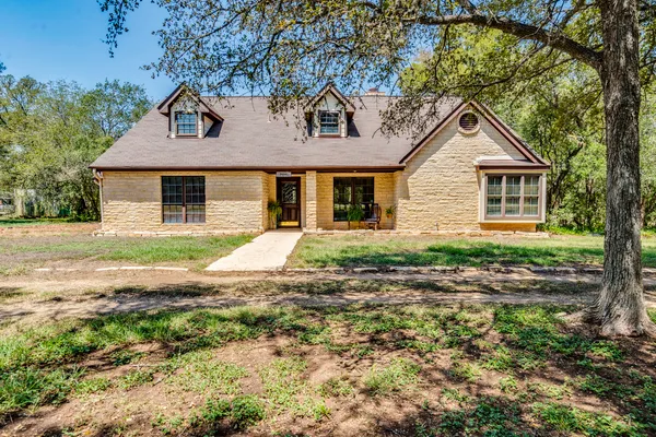1112 LIVE OAK LOOP