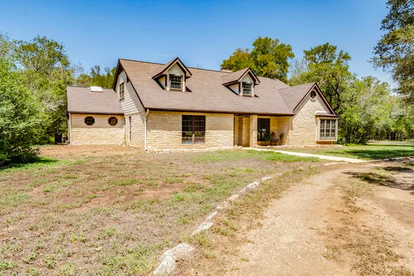 1112 LIVE OAK LOOP