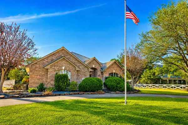 2742 WESTCHESTER CIR