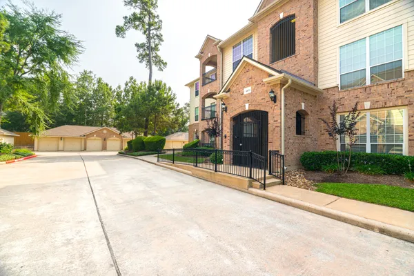 6607 LAKE WOODLANDS DR 312