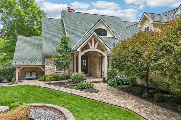 1 GRANDVIEW DR