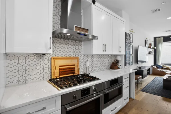 2222 MOSER AVE 113