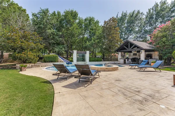 1612 FAIR OAKS DR