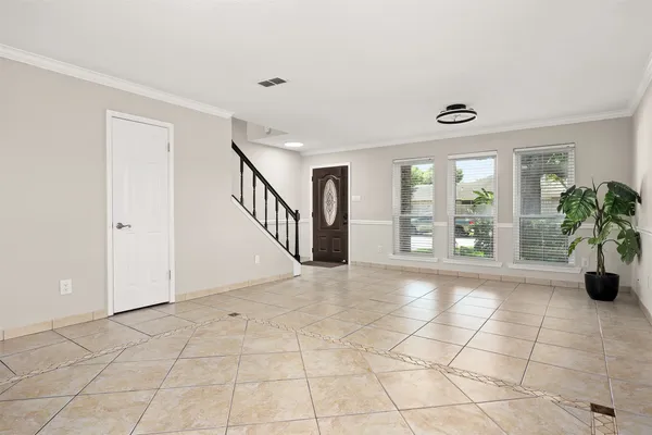 602 OAK BRIAR DR
