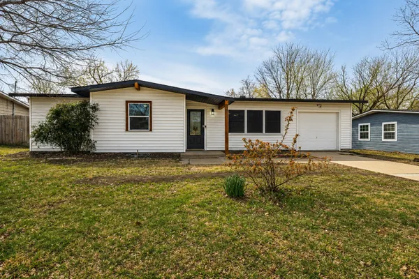 800 E TUCKER BLVD