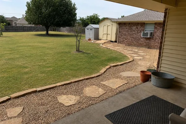 421 BLUEBONNET LN