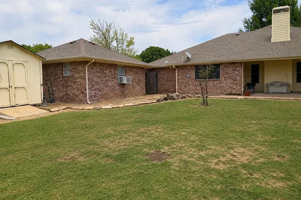 421 BLUEBONNET LN
