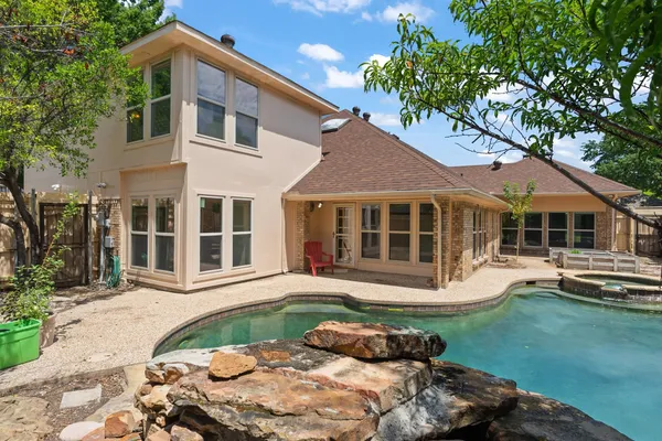 2204 CARDINAL DR