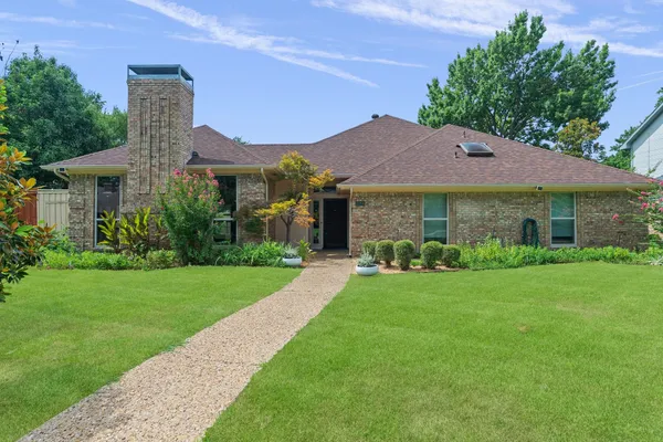 2204 CARDINAL DR