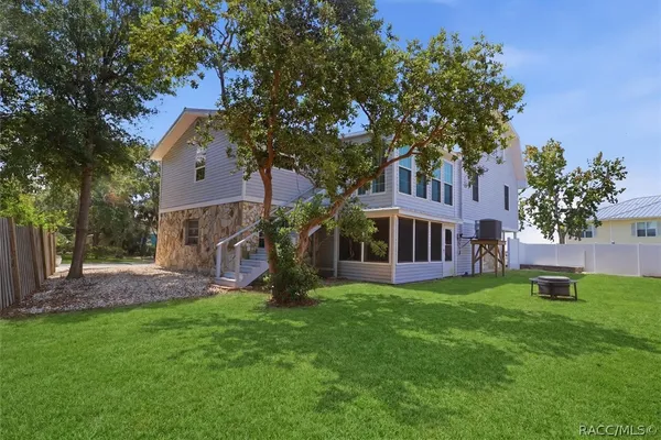 12409 W STANDISH DR