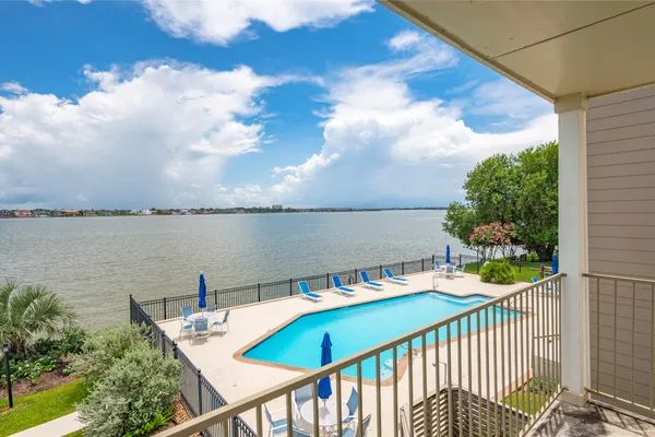 200 YACHT CLUB LN 200