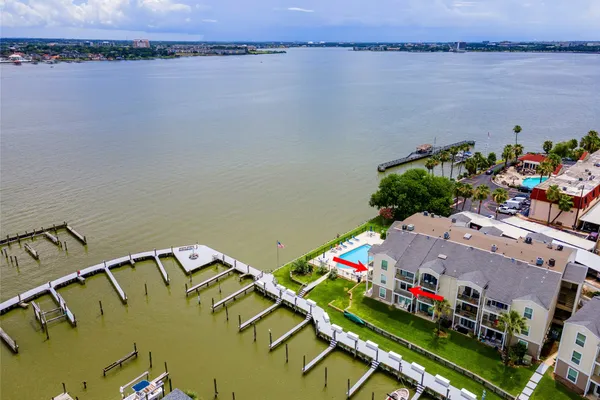 200 YACHT CLUB LN 200