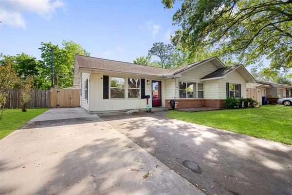 1413 ANDREA DR