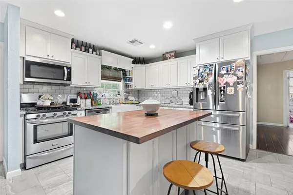 1413 ANDREA DR