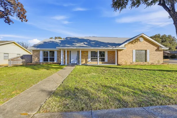 3301 PEACHTREE LN