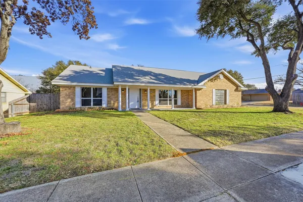 3301 PEACHTREE LN