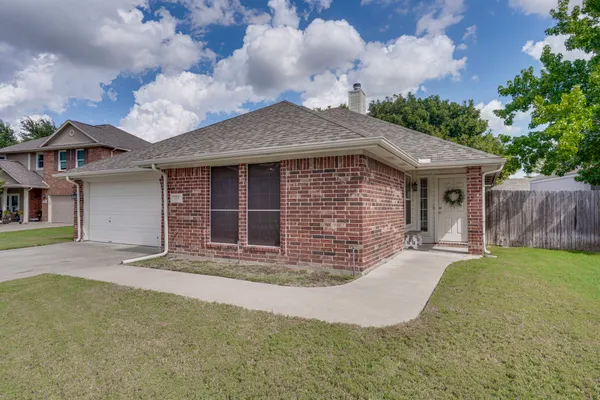 304 MARY KAY CT