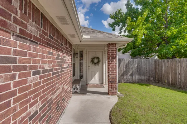 304 MARY KAY CT