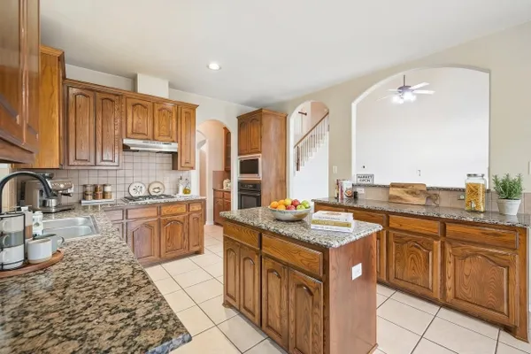 381 FAIRLANDING AVE