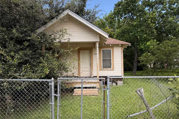 1508 ELM ST