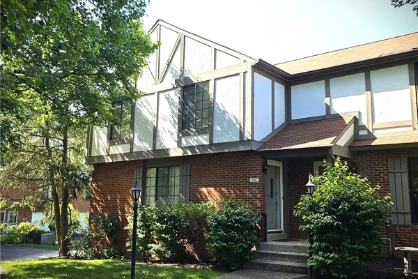 111 WOODCREST DR