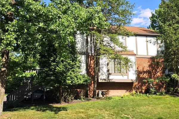 111 WOODCREST DR