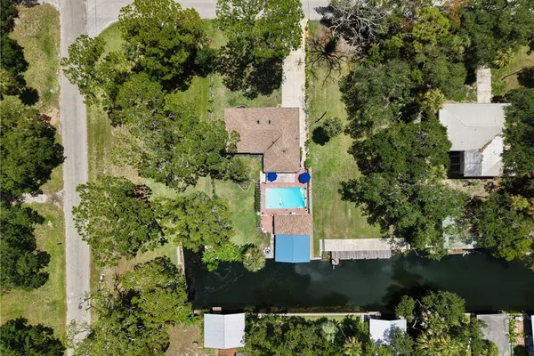 6 HICKORY AVE