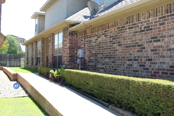 1230 WOODLAND PARK DR