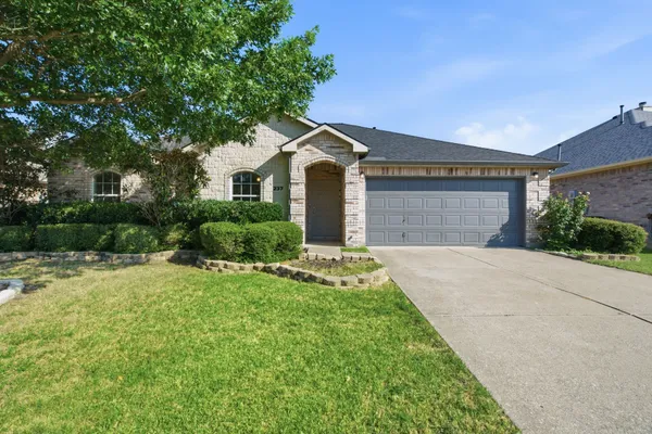 237 FLATWOOD DR