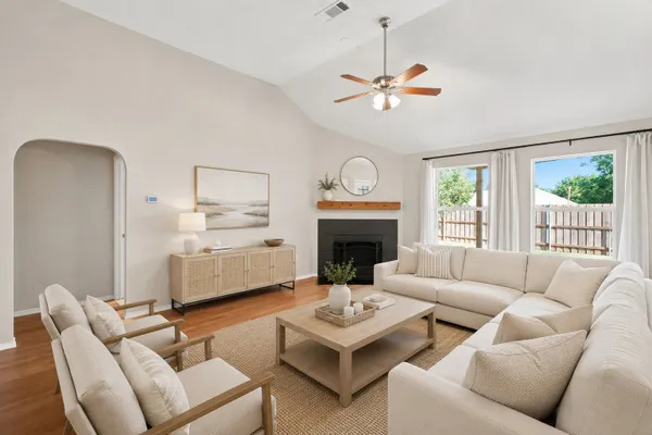 237 FLATWOOD DR