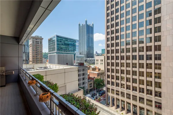 301 5TH AVE 604