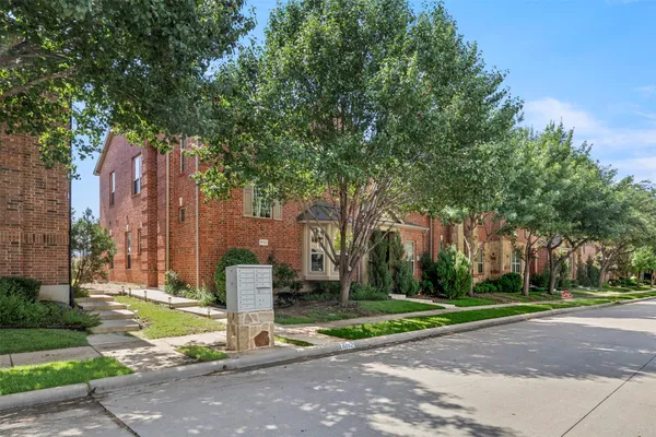 8712 IRON HORSE DR