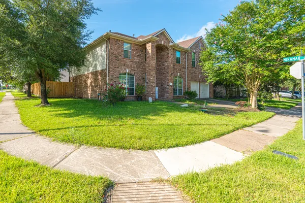 8303 HAYDEN COVE DR