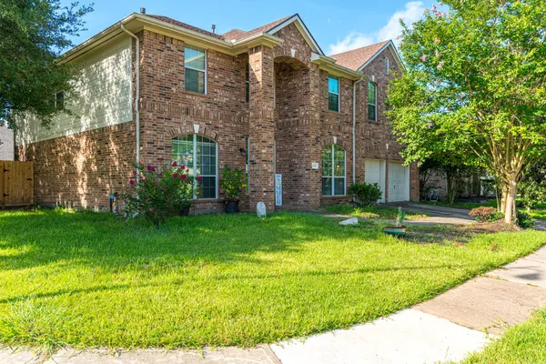8303 HAYDEN COVE DR